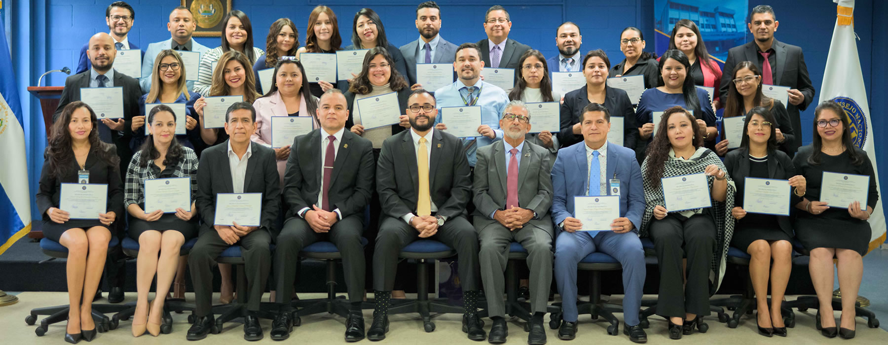 31 colaboradores judiciales concluyen el Diplomado en Derecho de Familia para fortalecer la justicia especializada en El Salvador.