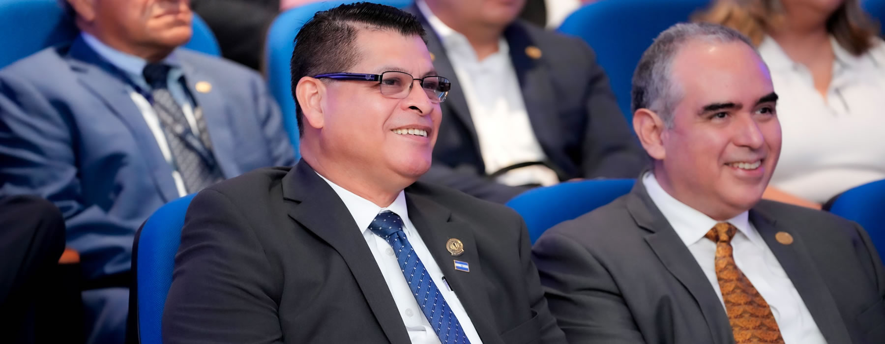 Conversatorio «Avances y desafíos de la fiscalización en El Salvador».