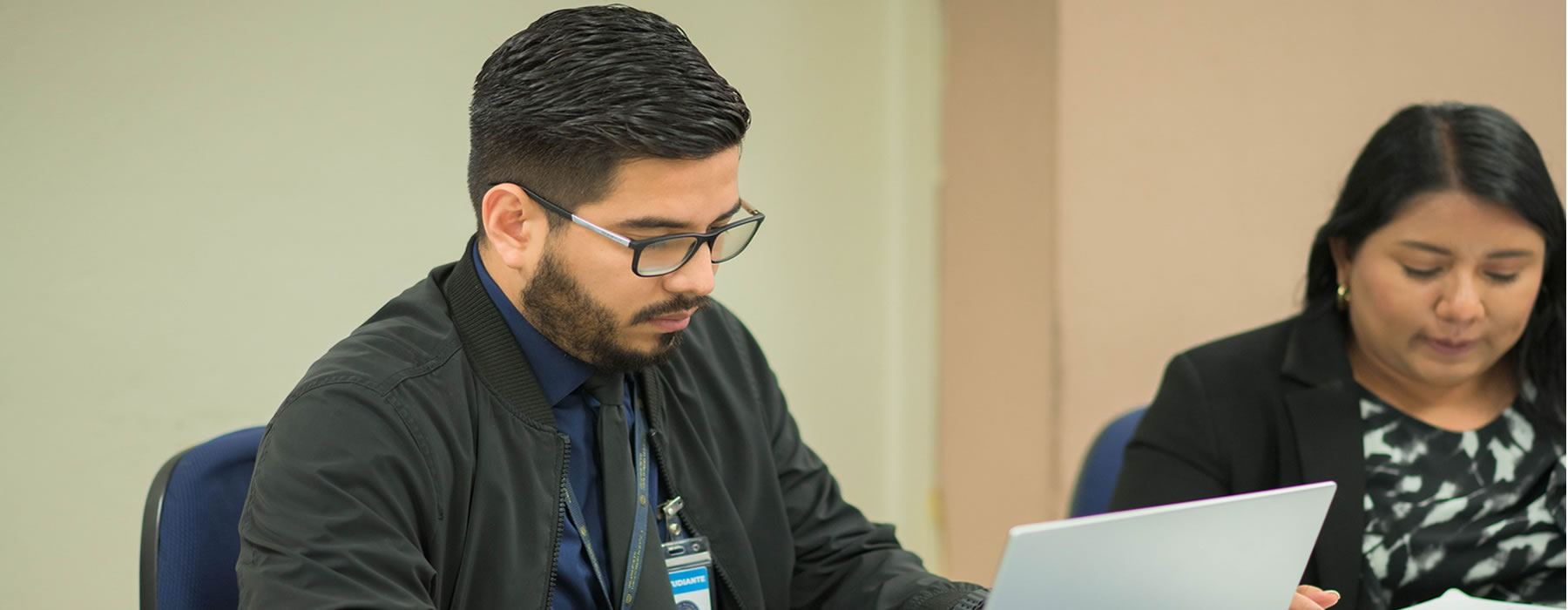 Espacio académico abordó el enfoque práctico del Derecho Constitucional Salvadoreño.